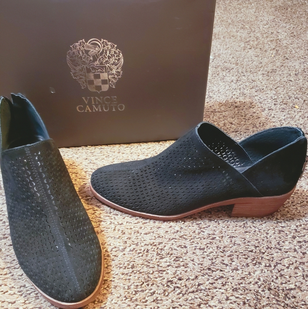 🖤 Vince Camuto booties